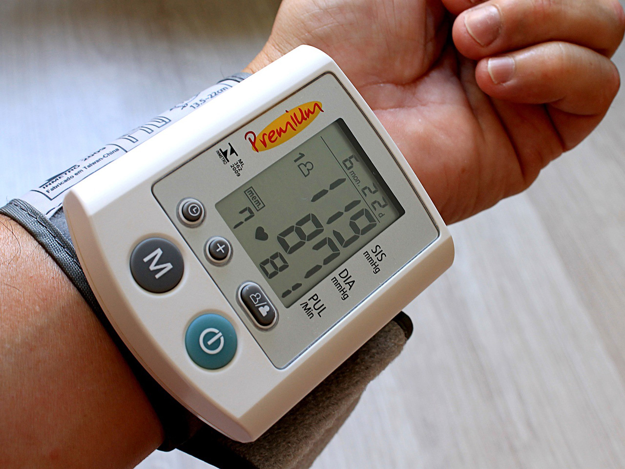 kako izmjeriti tlak digitalnim tlakomjerom mamin recept za hipertenziju