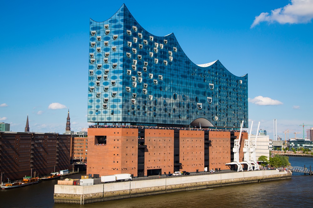Slika prikazuje koncertnu kuću u Hamburgu.