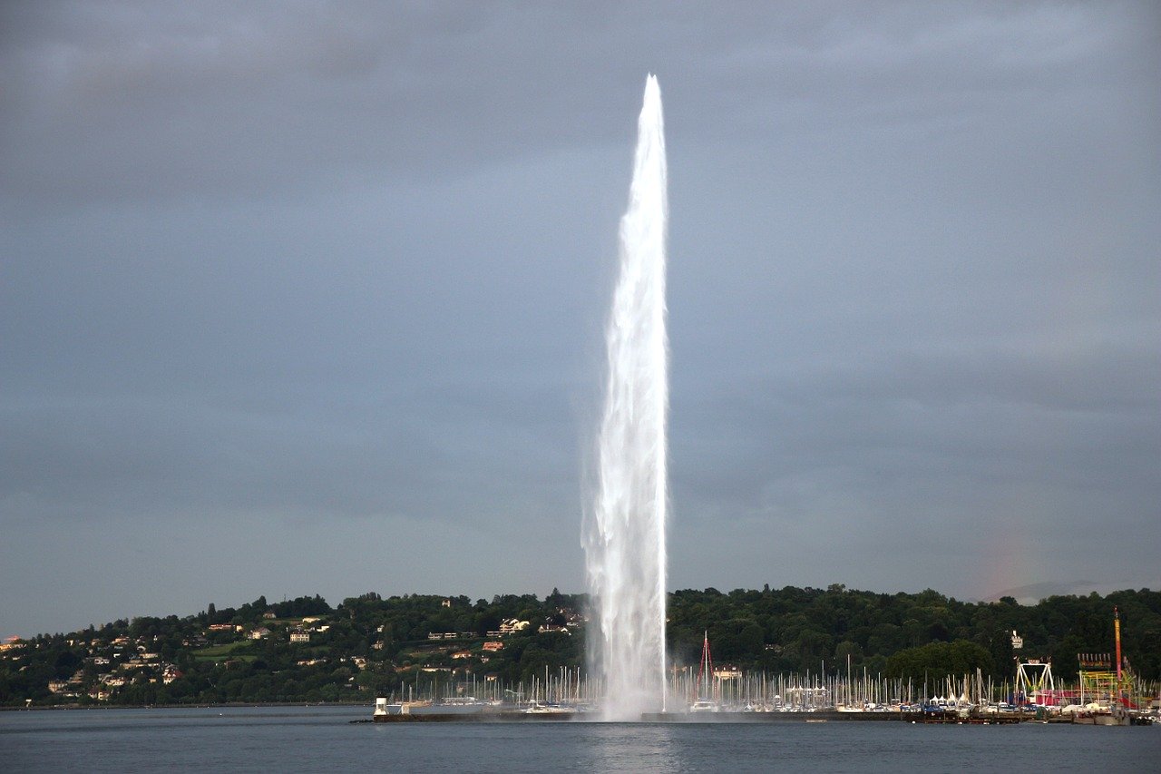 Slika prikazuje vodoskok u Ženevi.