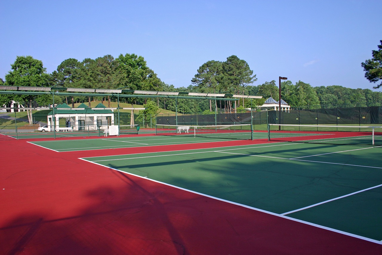 Slikom je prikazano tenisko igralište.