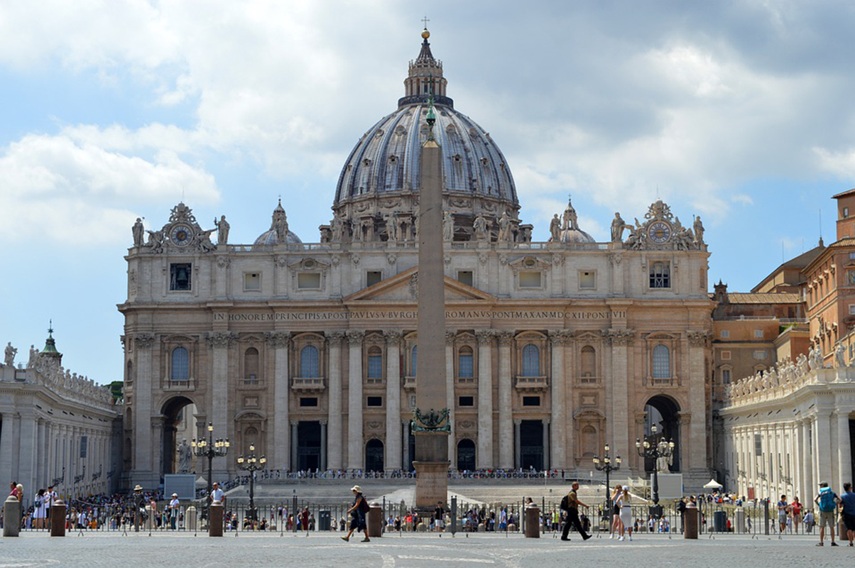 Slika prikazuje baziliku sv. Petra u Vatikanu.