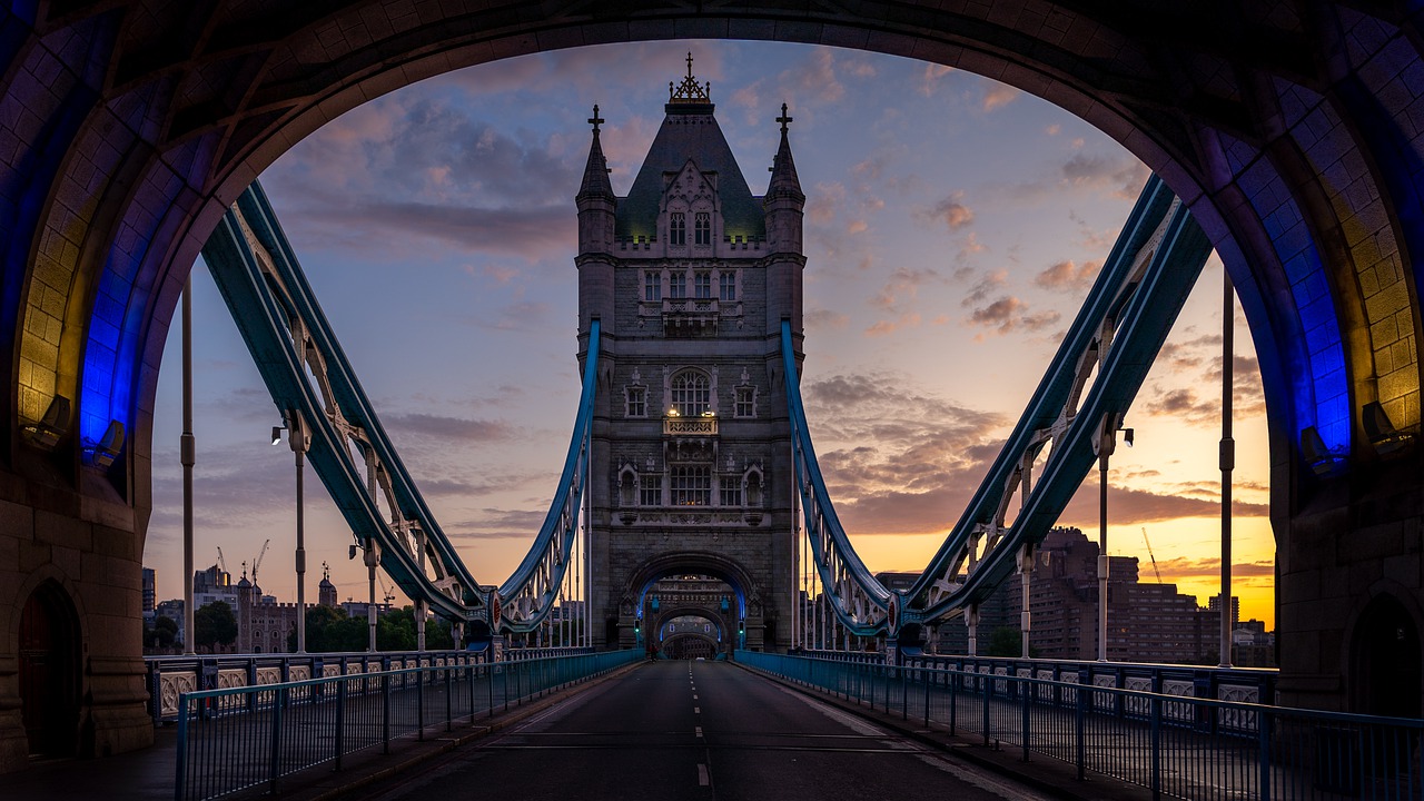 Na slici je prikazan londonski most.