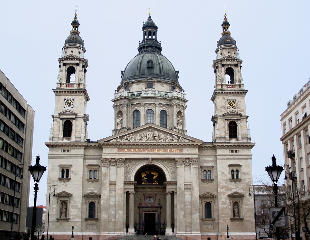 Slika prikazuje baziliku sv. Stjepana u Budimpešti.