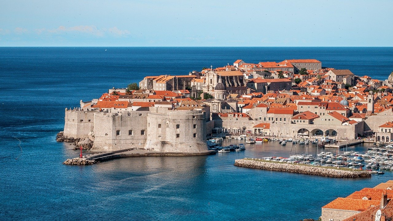 Na slici je prikazan grad Dubrovnik.