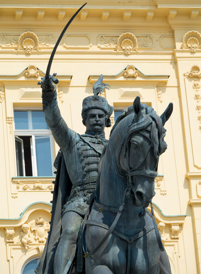 Spomenik bana Jelačića izliven je u bronci.