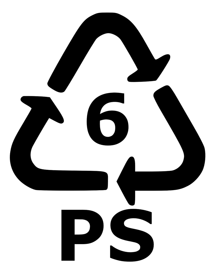 Fotografija prikazuje simbol za recikliranje plastike. Na gornjem dijelu su tri strelice postavljene u obliku trokuta što označava da se taj plastični predmet može reciklirati.. U trokutu je broj 6. Ispod trokuta je natpis PS koji označava vrstu plastike - polistiren. Od polistirena se najčešće izrađuju plastične čaše i priboj za jelo. Ta se vrsta plastike ne smije zagrijavati je tada postaje štetna za zdravlje ljudi.
