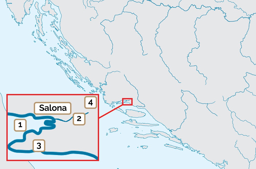 Ova slika prikazuje zemljopisnu kartu Jadranske obale s istaknutim Kaštelanskim zaljevom.