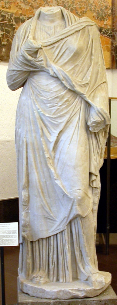 Na ovoj je fotografiji skulptura (bez glave) rimske gospođe.