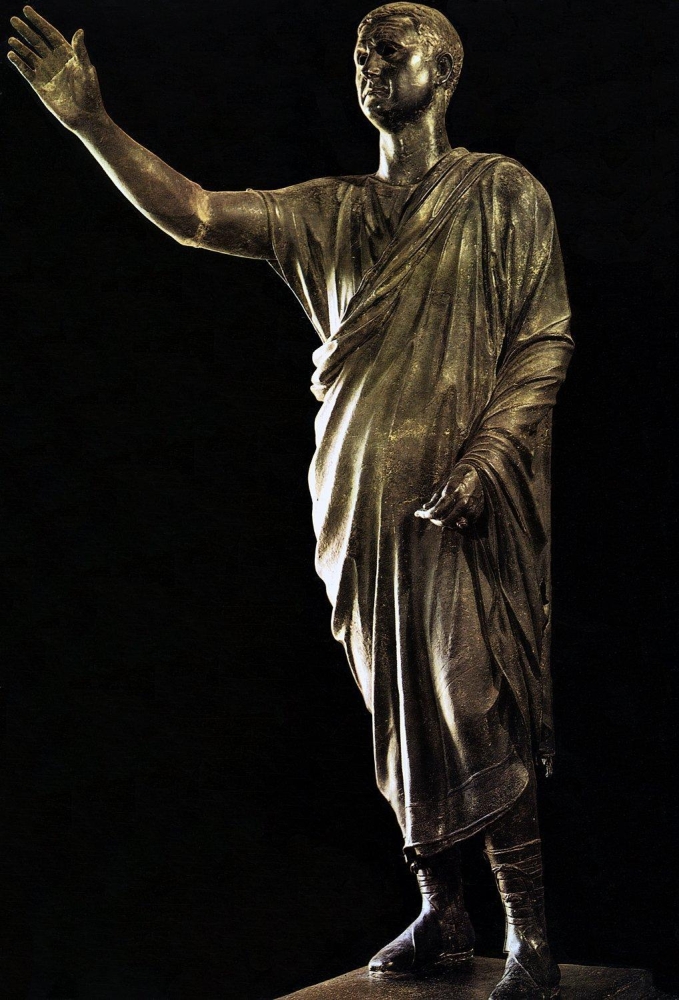 Na ovoj je fotografiji skulptura rimskog govornika.