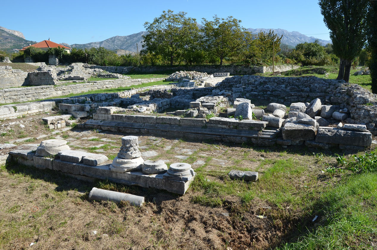 Ova slika prikazuje ruševine hrama posvećenog Dionizu ili Liberu.
