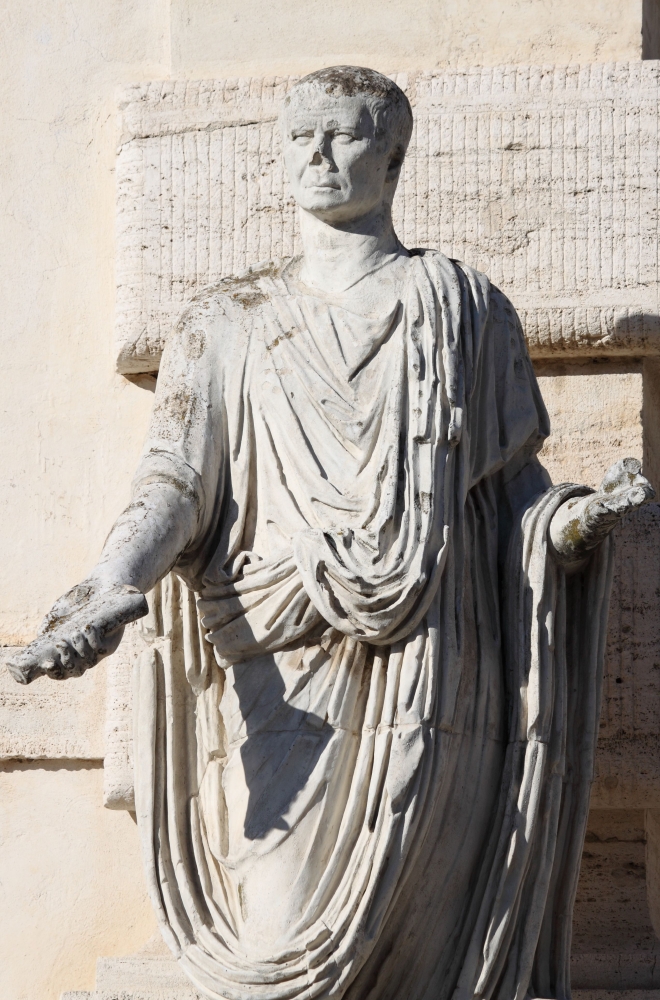 Na ovoj je fotografiji skulptura rimskog političara.