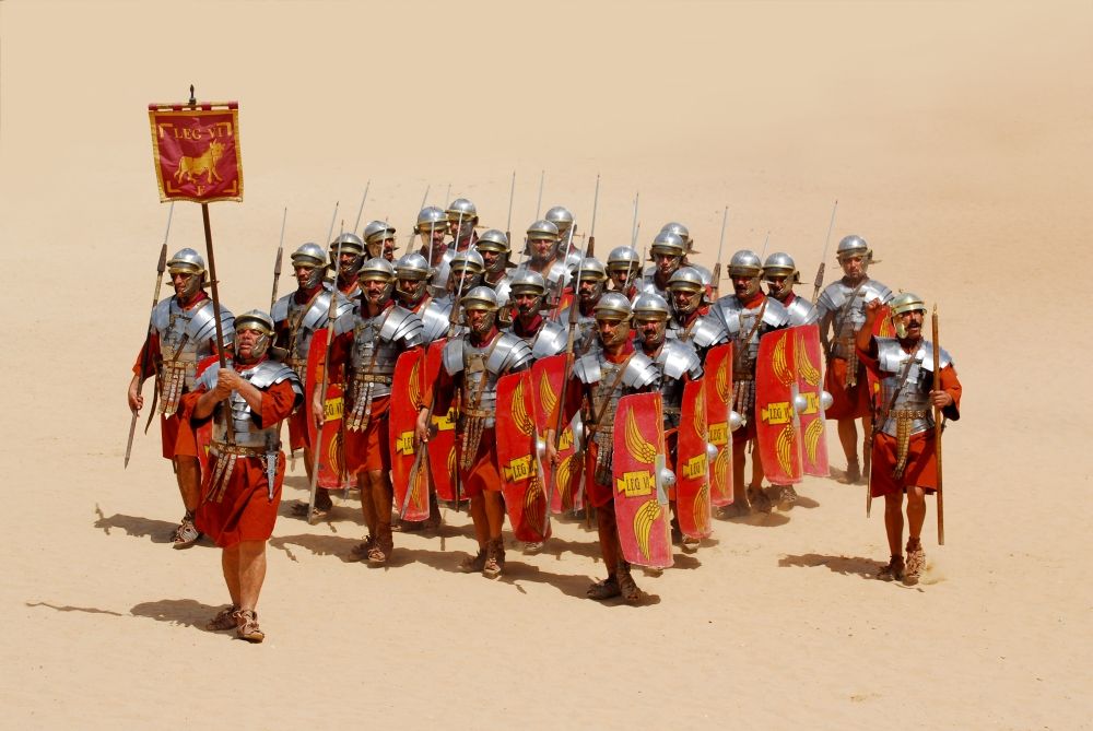 Ova slika prikazuje skupinu rimskih vojnika.