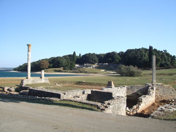 Na fotografiji su prikazane ruševine iz doma Rimljana.