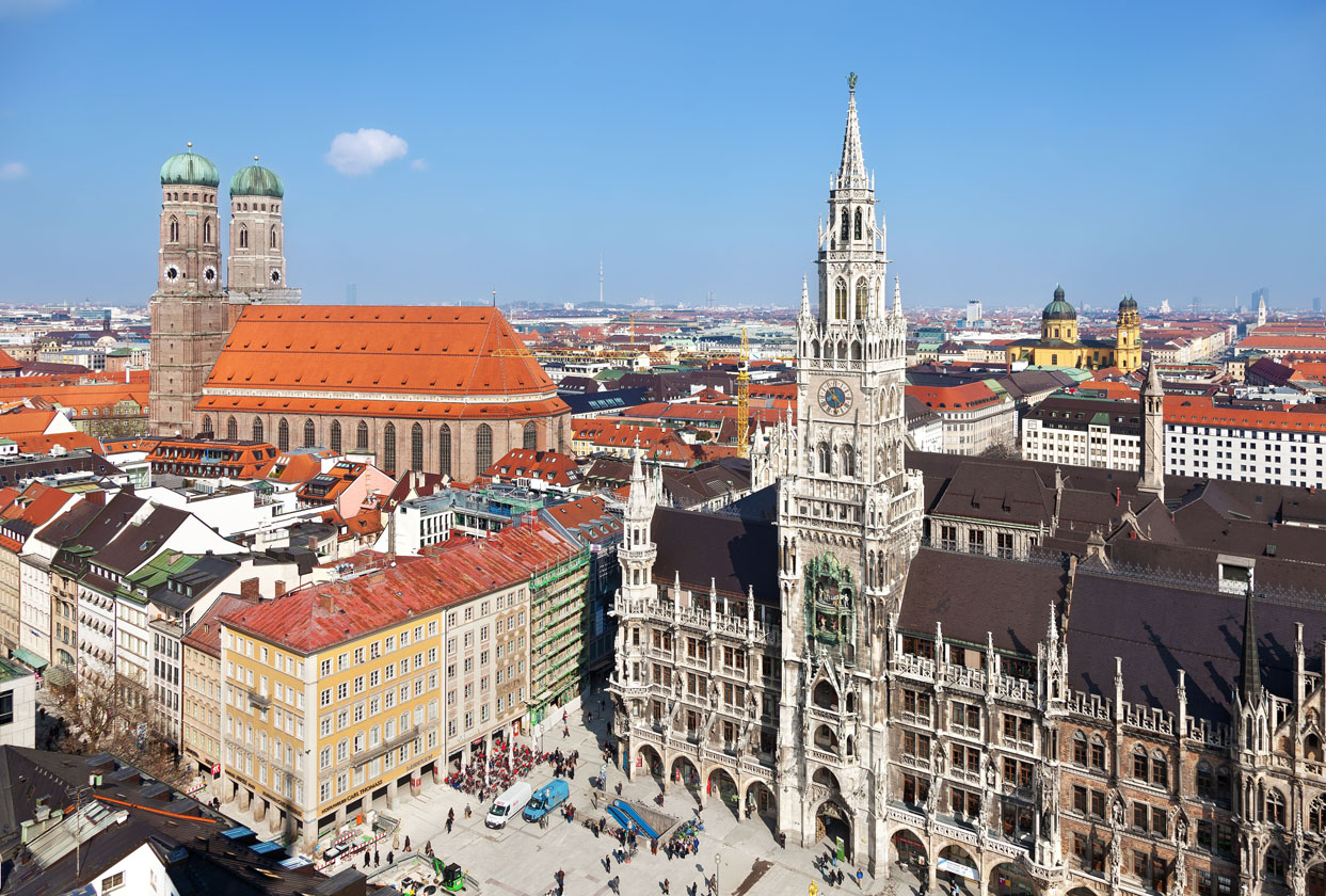 Na fotografiji je prikazan trg u Münchenu slikan odozgo.