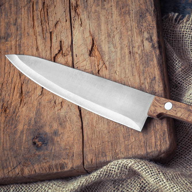 Slika prikazuje veliki kuhinjski nož