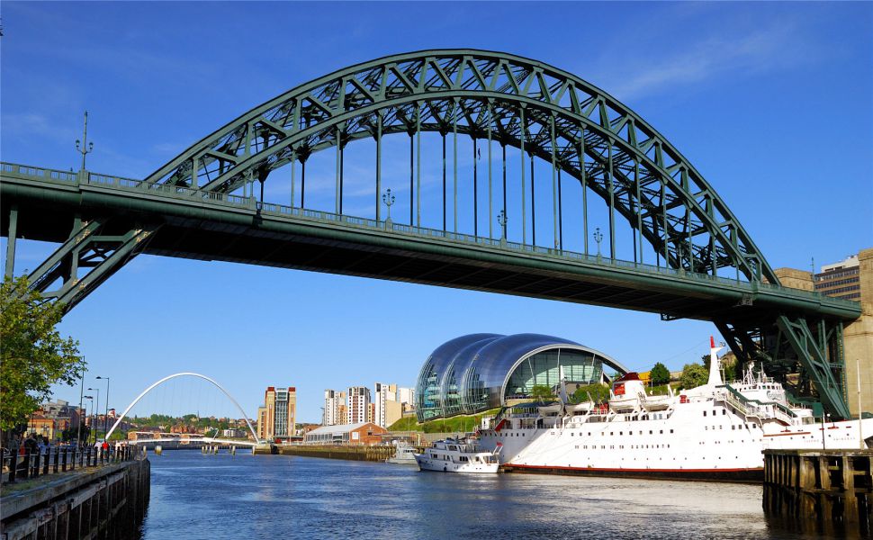 Na fotografiji je most Tyne Bridge, Newcastle, Velika Britanija.