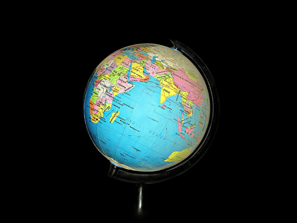 Na fotografiji je prikazan model globusa