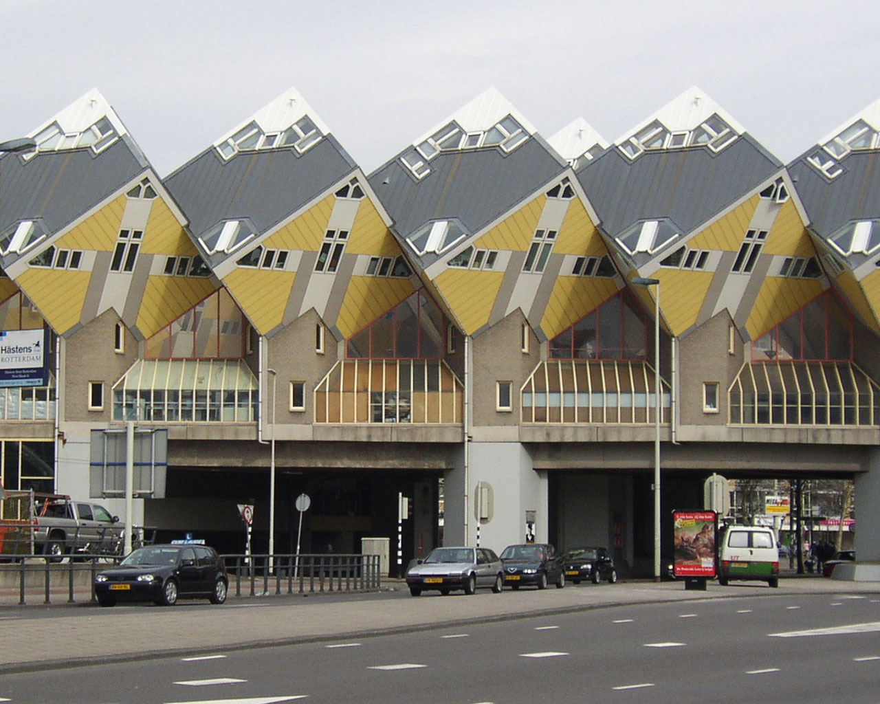 Fotografija prikazuje Kockaste kuće, Rotterdam,  Piet Blom