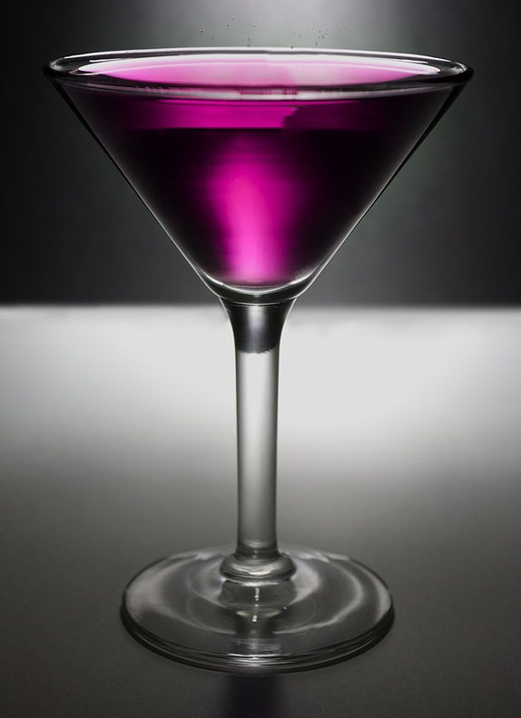 Slika prikazuje čašu oblika stošca.