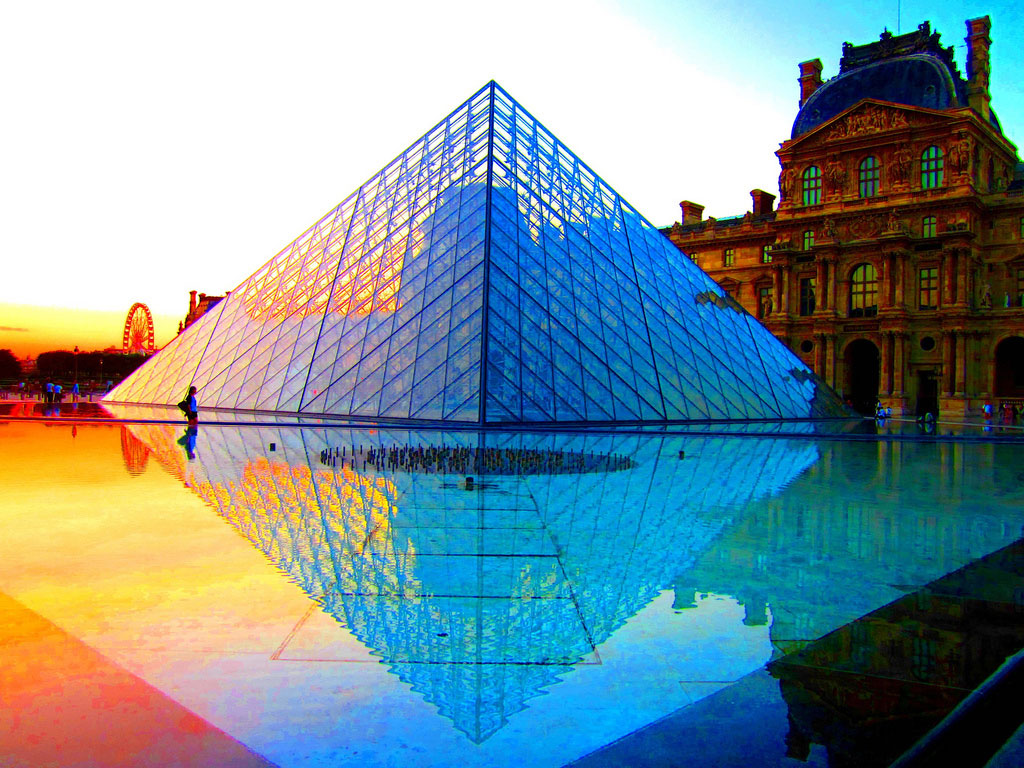 Slika prikazuje piramidu ispred ulaza umuzej Louvre, Pariz- Europa