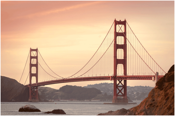 Slika prikazuje most Golden Gate, San Francisco, Kalifornija, SAD
