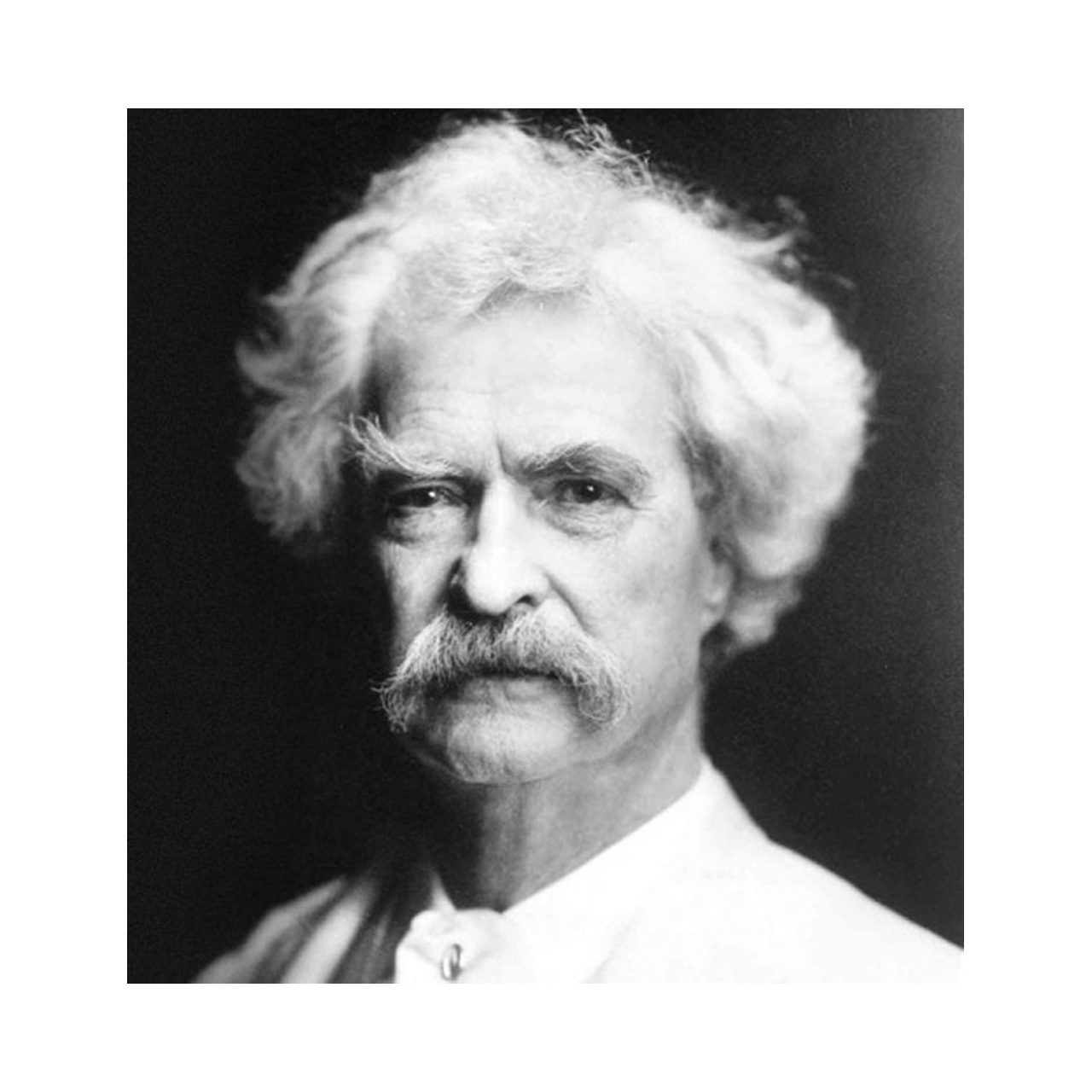 Crno-bijela fotografija američkoga književnika Marka Twaina.