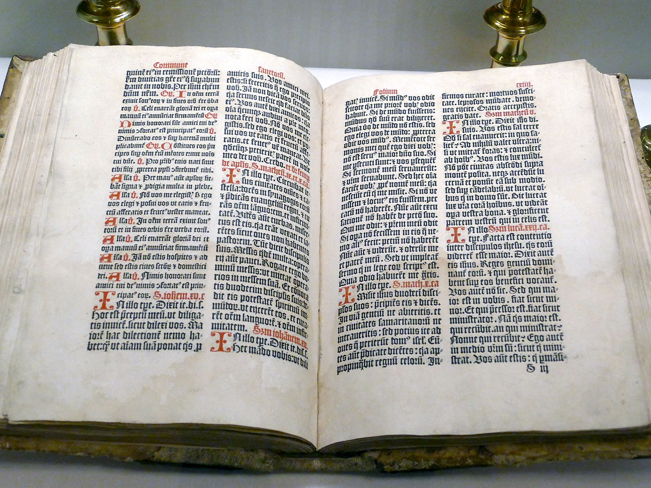 Rastvorena Gutenbergova Biblija. 