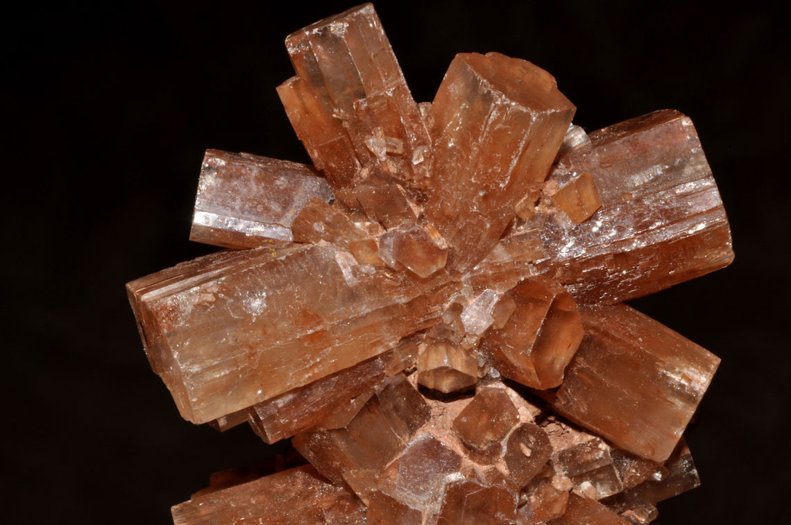Mineral aragonit kristalizira u rompskom sustavu